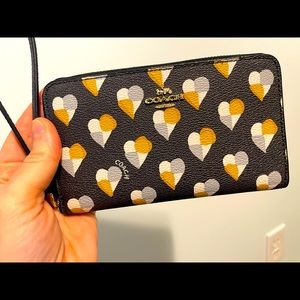 BRAND NEW COACH Charcoal + Gold Heart Wristlet